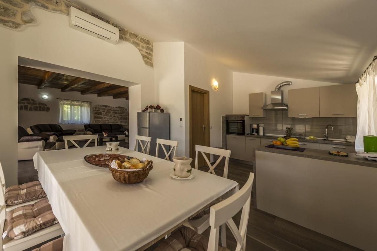 Spacious Four-Bedroom Villa Marija Klostar Exterior photo