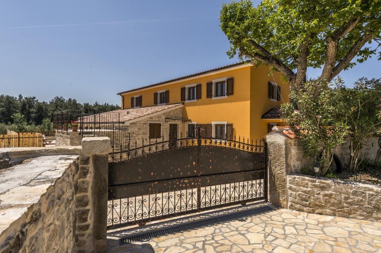 Spacious Four-Bedroom Villa Marija Klostar Exterior photo